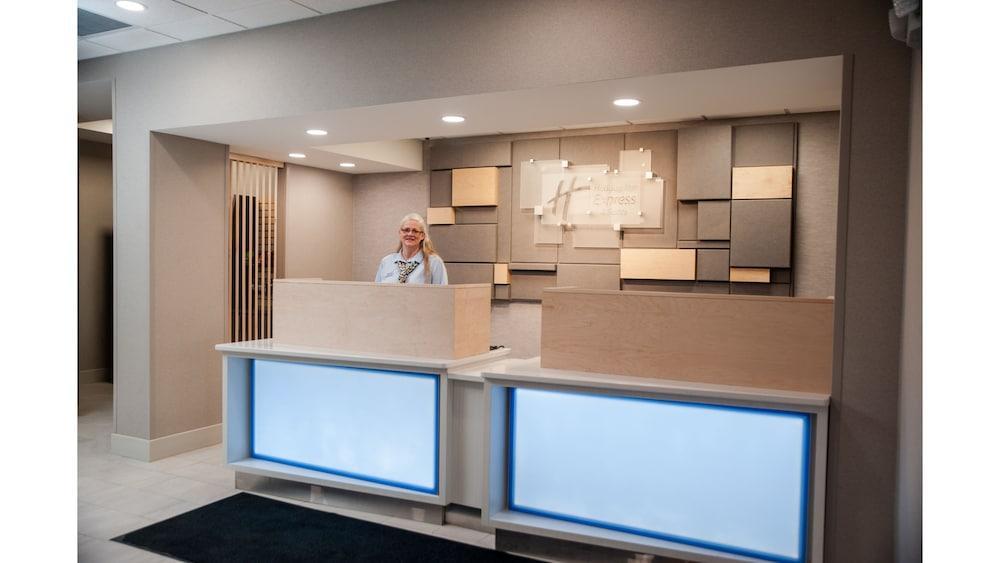 Holiday Inn Express Hotel & Suites Norfolk By Ihg Exterior foto