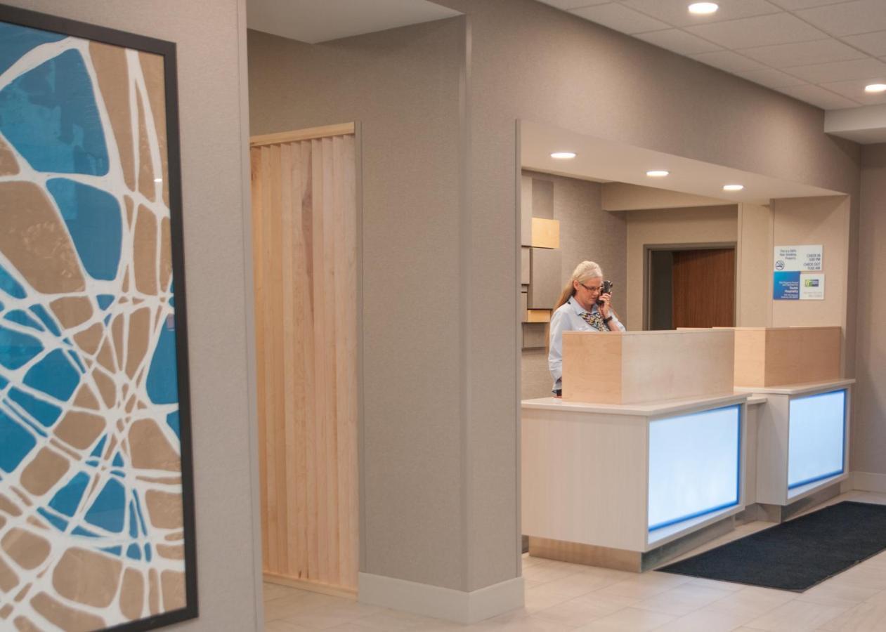 Holiday Inn Express Hotel & Suites Norfolk By Ihg Exterior foto