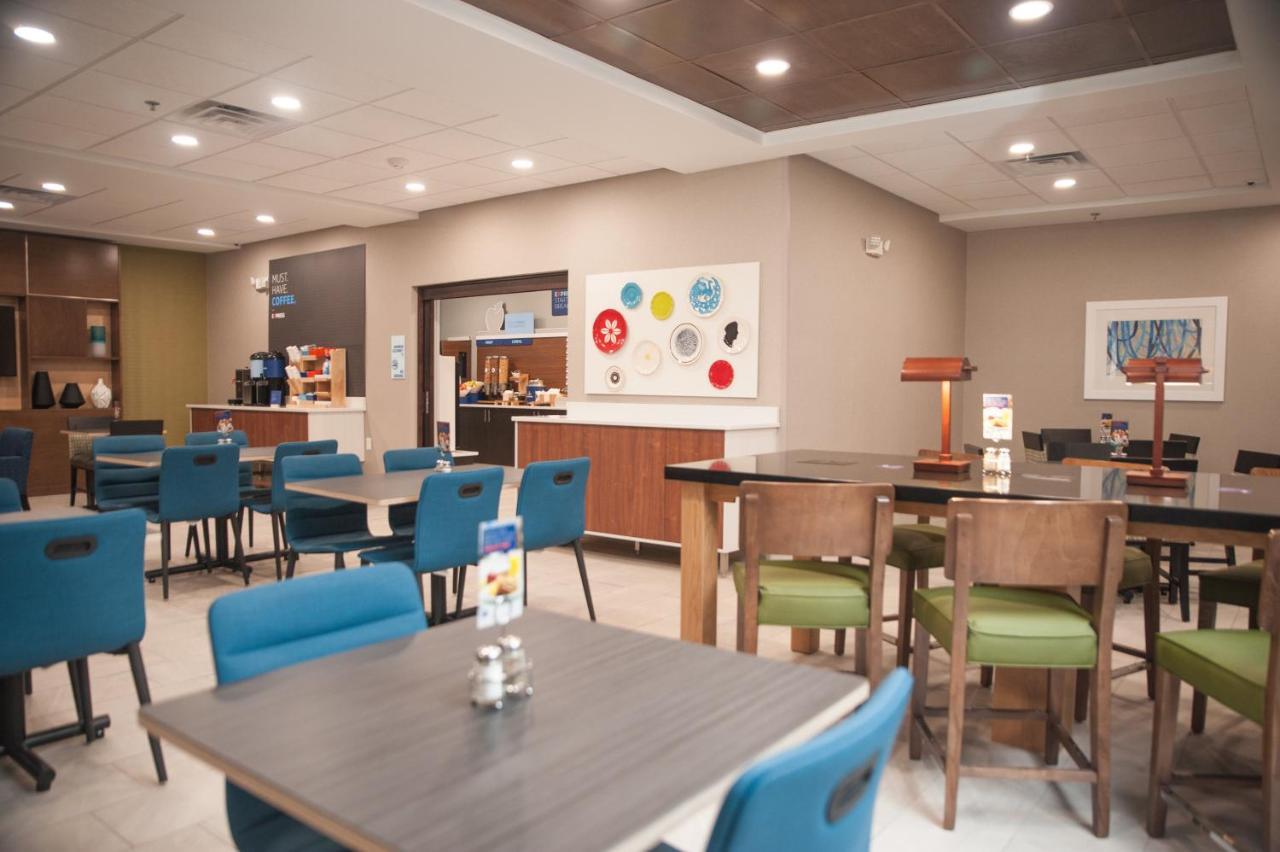 Holiday Inn Express Hotel & Suites Norfolk By Ihg Exterior foto