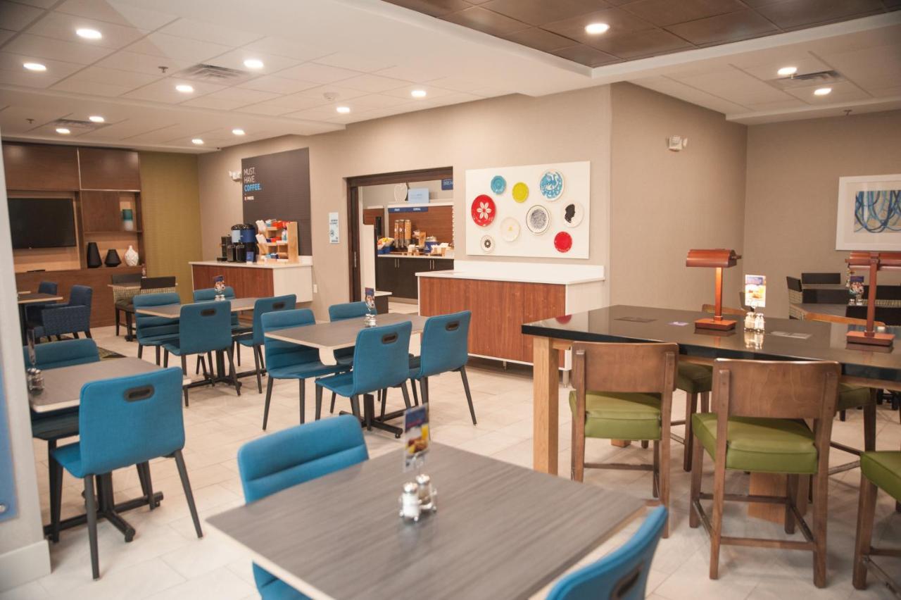 Holiday Inn Express Hotel & Suites Norfolk By Ihg Exterior foto