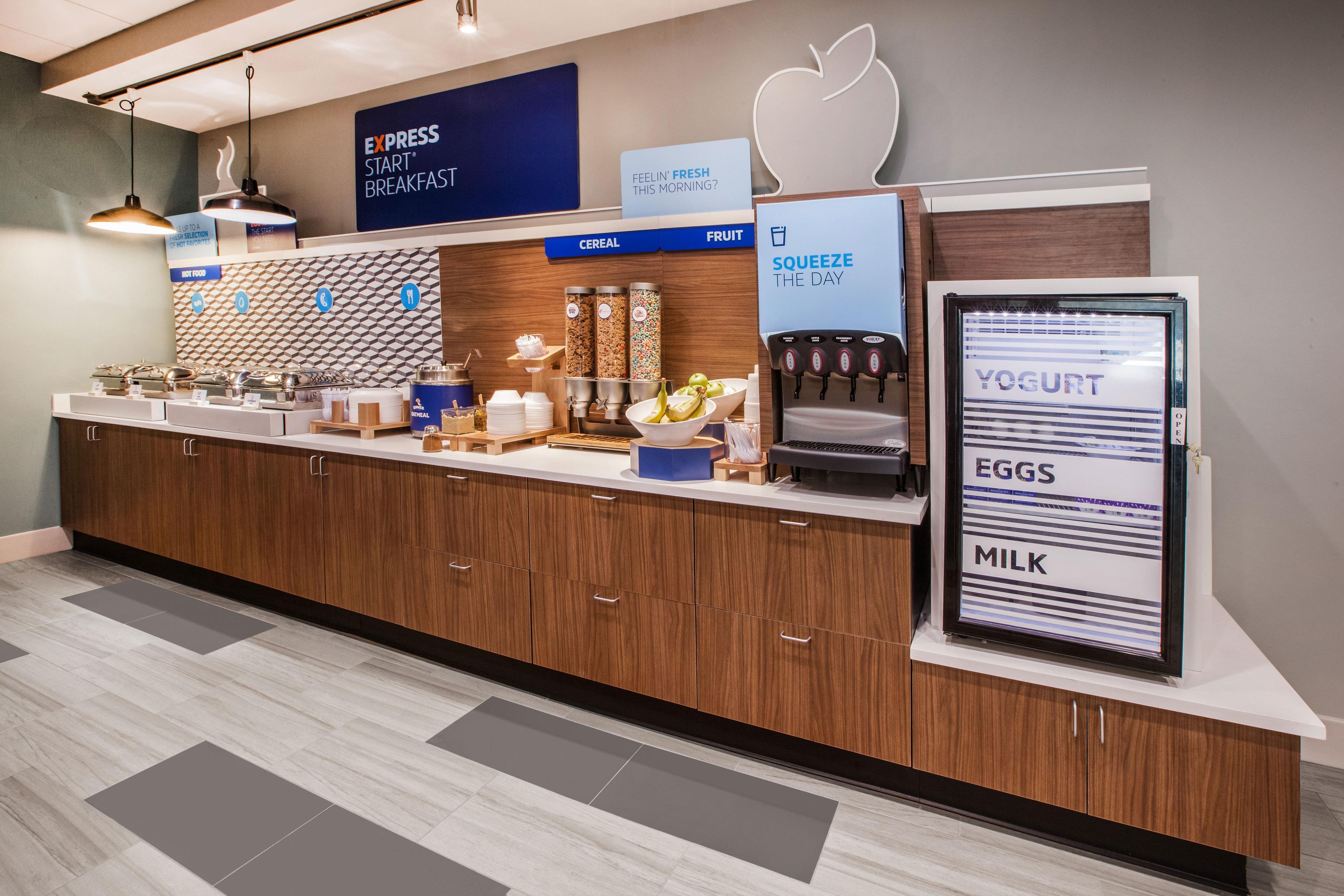 Holiday Inn Express Hotel & Suites Norfolk By Ihg Exterior foto