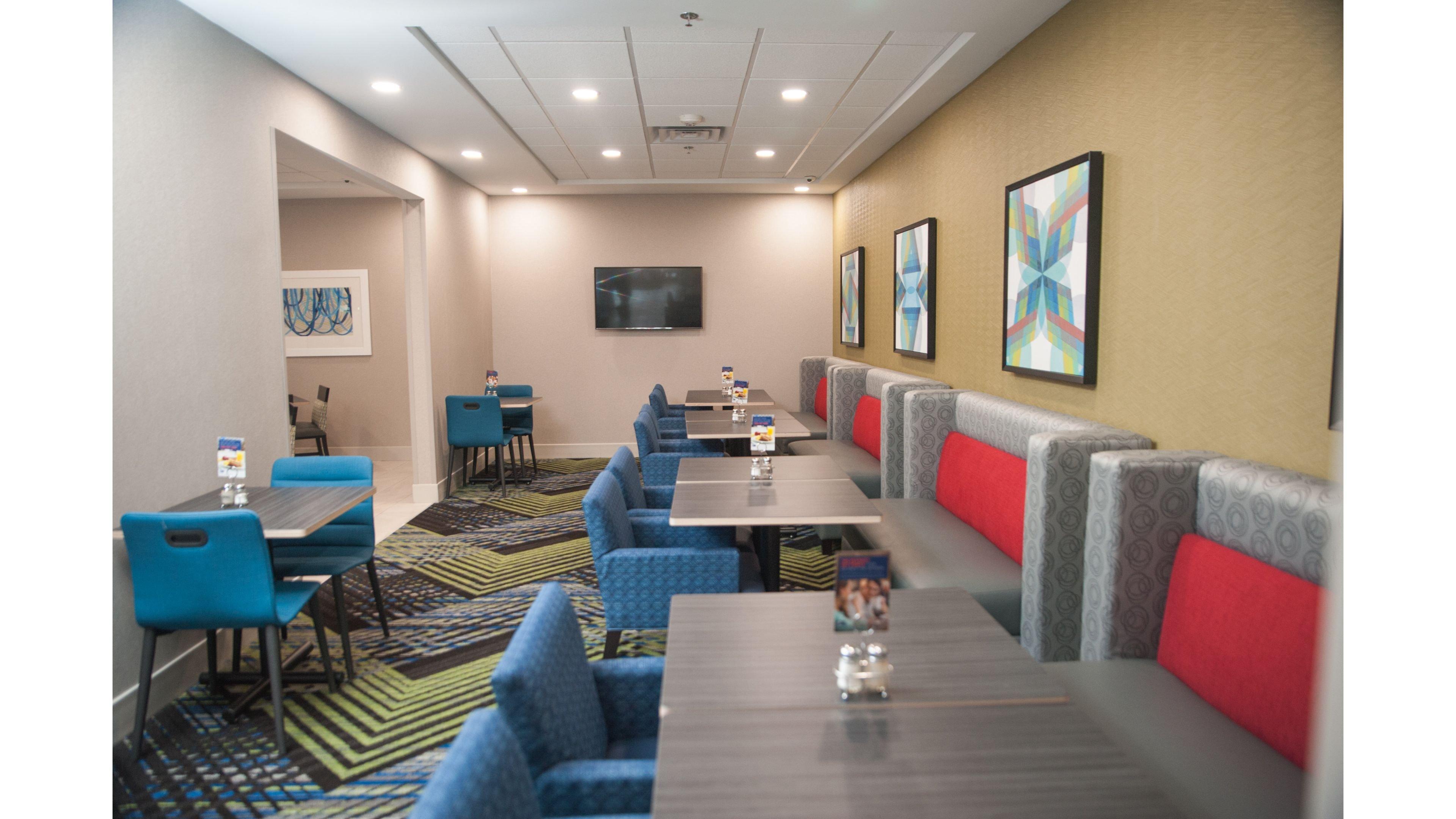 Holiday Inn Express Hotel & Suites Norfolk By Ihg Exterior foto