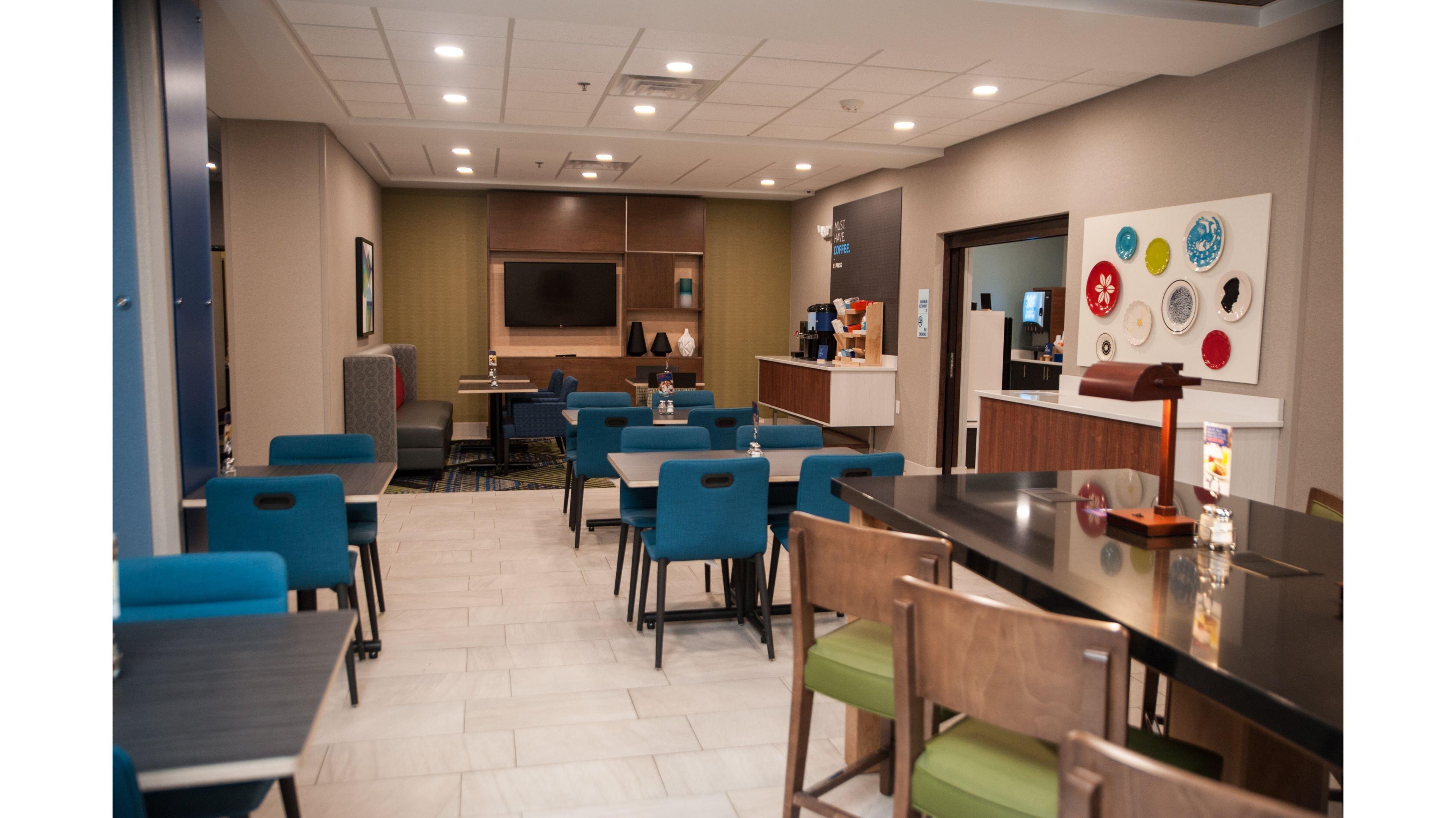 Holiday Inn Express Hotel & Suites Norfolk By Ihg Exterior foto