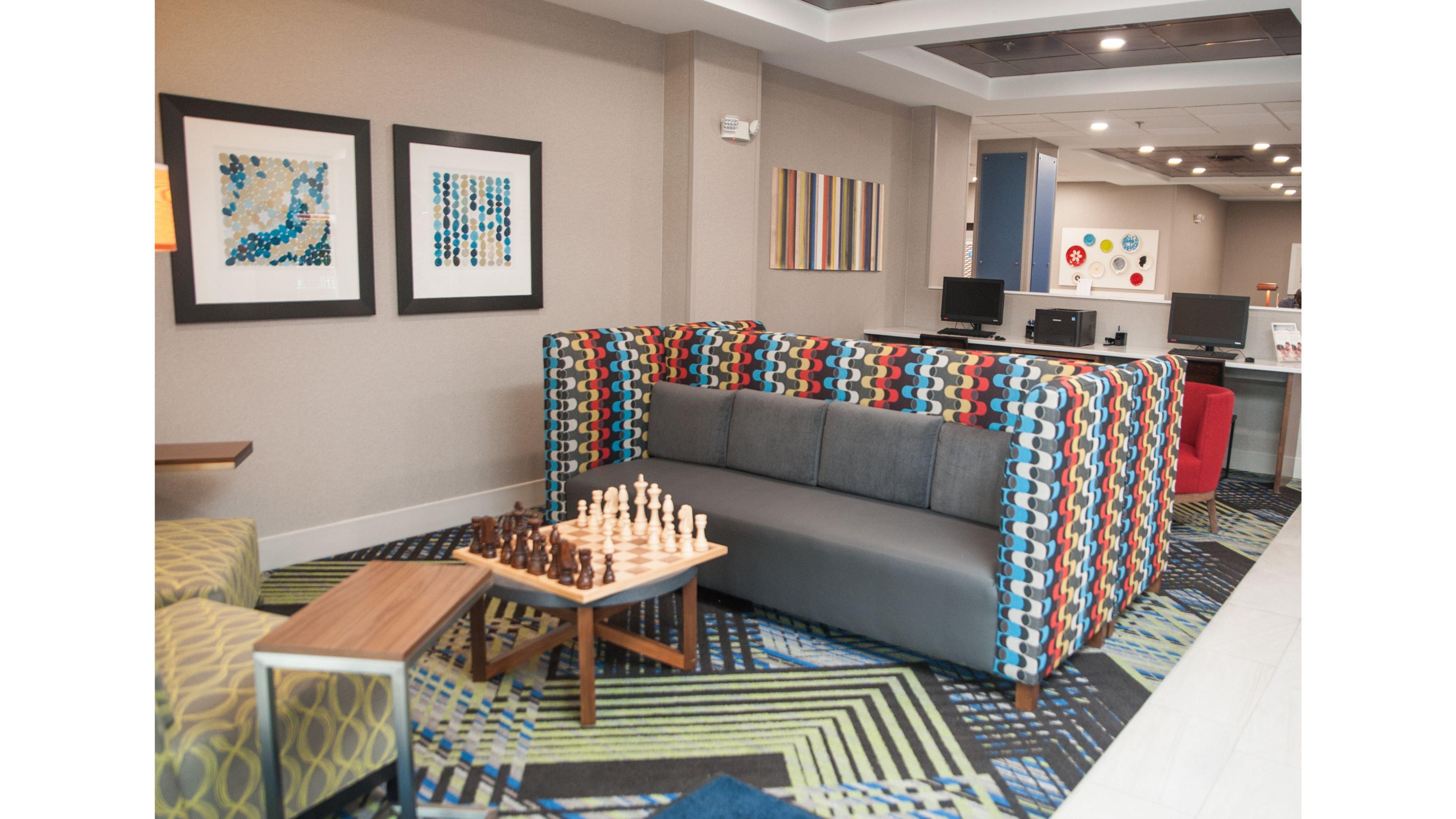 Holiday Inn Express Hotel & Suites Norfolk By Ihg Exterior foto